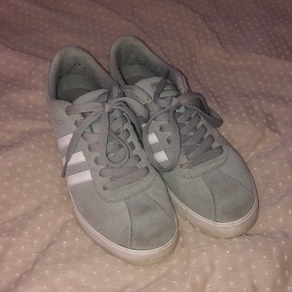 Adidas sneaker / shoe